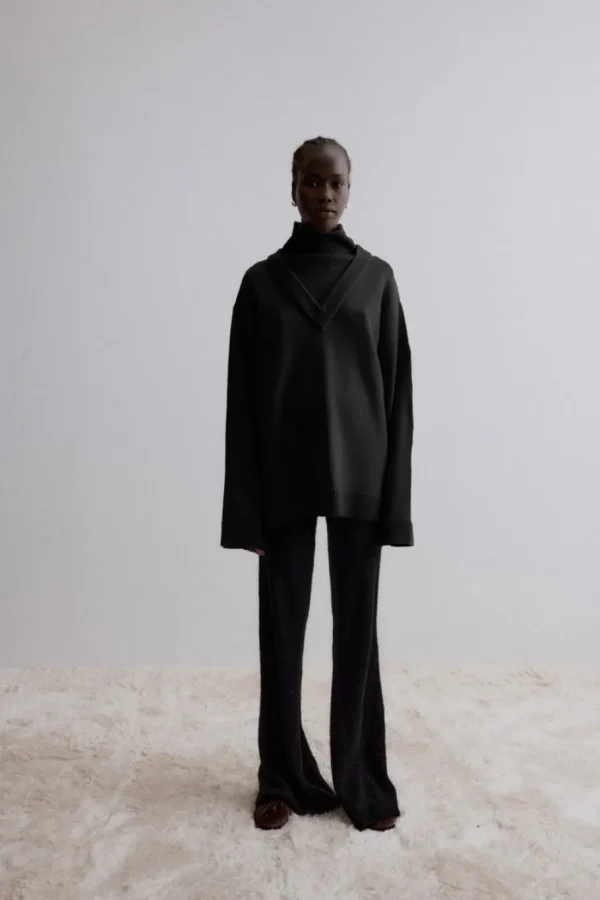 Viktoria Chan Knitwear | Aw24 | Cedar V neck knit