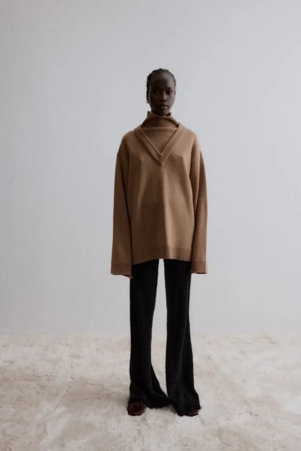 Viktoria Chan Knitwear | Aw24 | Cedar V neck knit