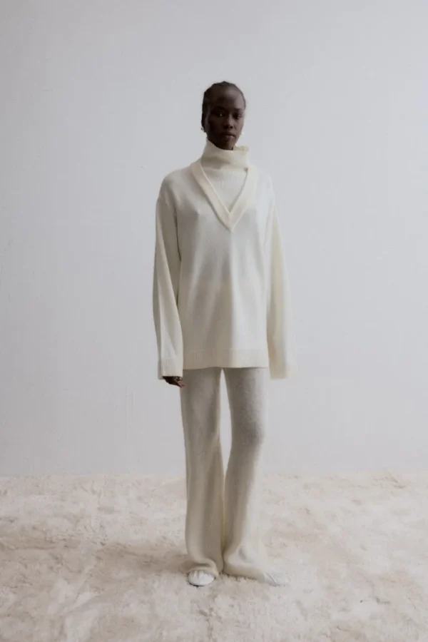 Viktoria Chan Knitwear | Aw24 | Cedar V neck knit