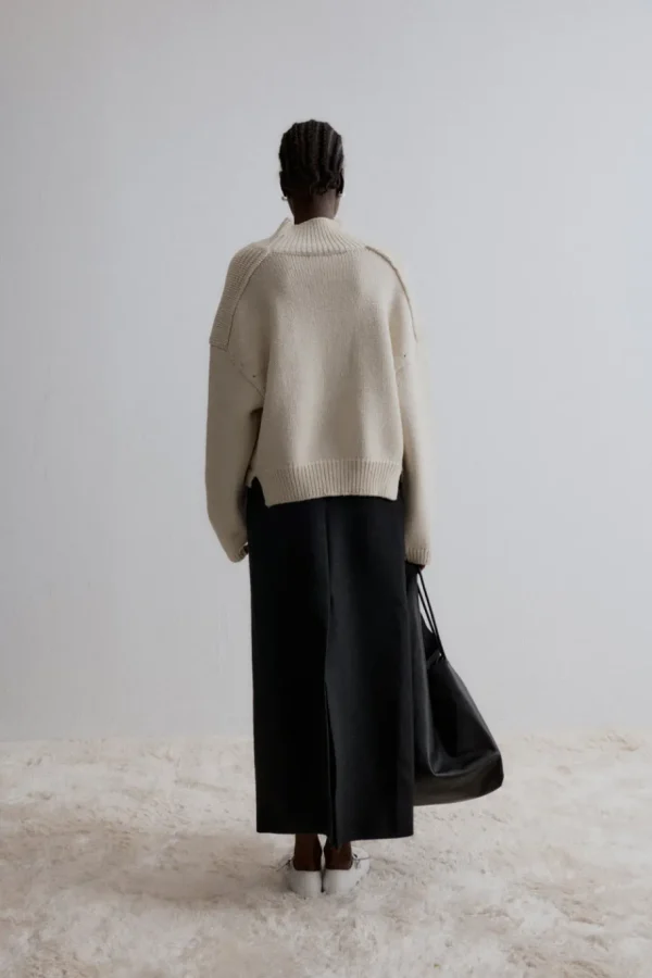 Viktoria Chan Knitwear | Aw24 | Eloa knit sweater