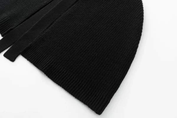 Viktoria Chan Capes | Aw24 | Kalisa knit cape