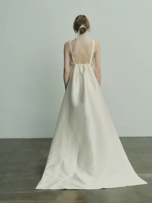 Viktoria Chan Short Sleeves | Evening | Olly dress with veil